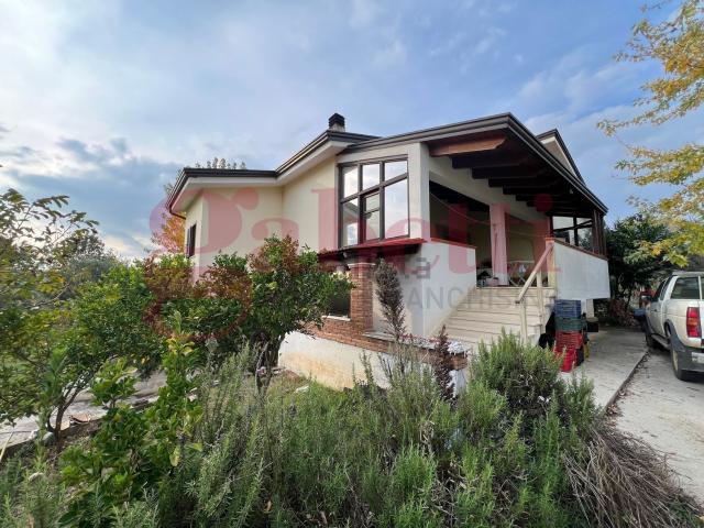 Case e ville in vendita di 240 m² in Via Firenze