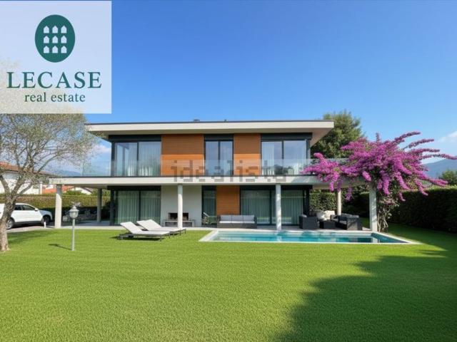Case e ville in vendita di 240 m² in Via Francesco Carrara