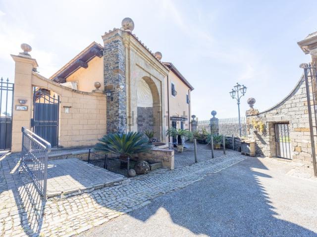 Case e ville in vendita di 240 m² in Via Frascati, 51