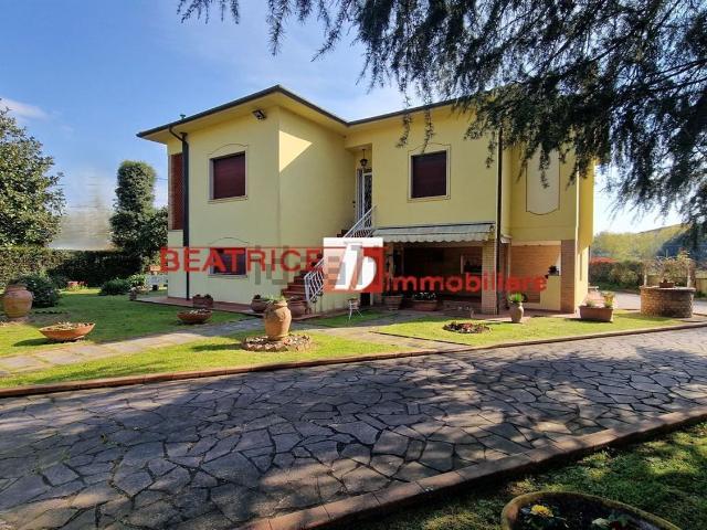 Case e ville in vendita di 240 m² in Via Fregionaia
