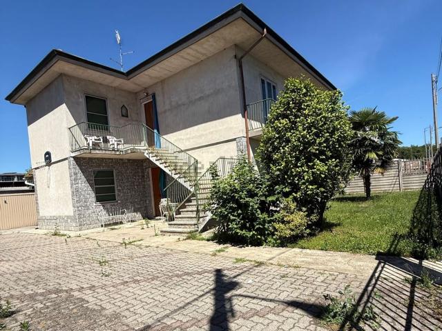 Case e ville in vendita di 240 m² in Via Ludovico Ariosto