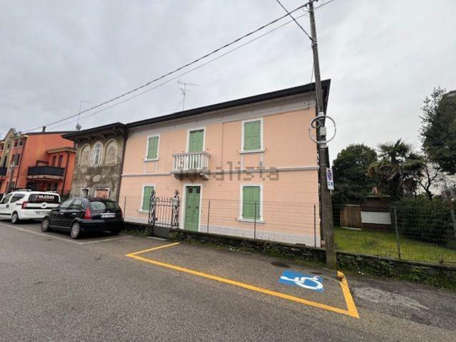 Case e ville in vendita di 240 m² in Via Molina