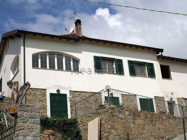 Case e ville in vendita di 240 m² in Via Monsignore B. Tornatore