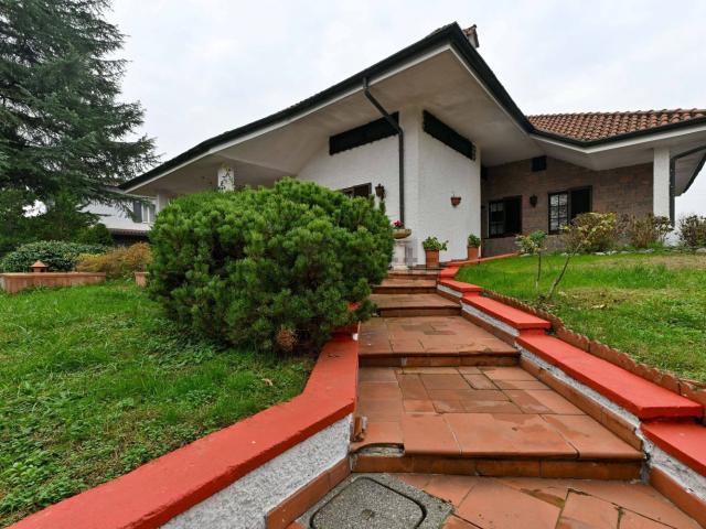 Case e ville in vendita di 240 m² in Via Monte Resegone, 5