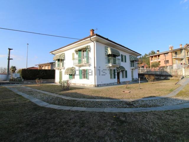 Case e ville in vendita di 240 m² in Via Maunera