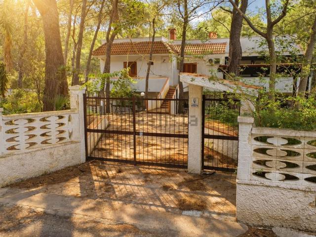 Case e ville in vendita di 240 m² in Via mare Spumeggiante, 47