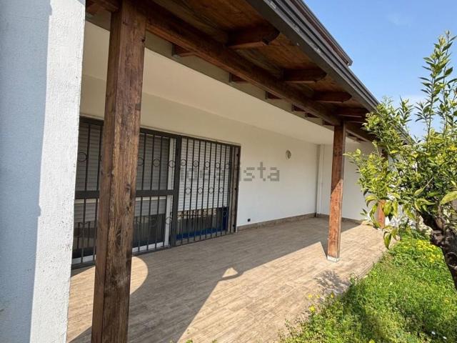 Case e ville in vendita di 240 m² in Via Marenola, 20