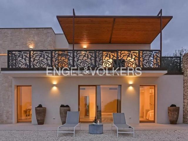 Case e ville in vendita di 240 m² in Via Meti