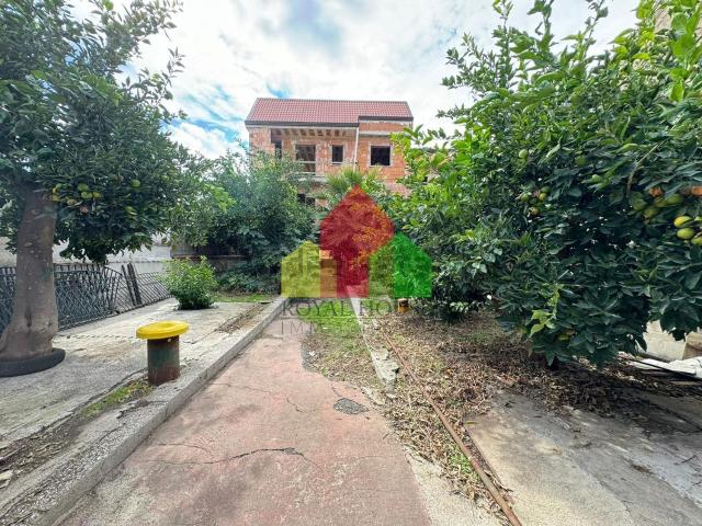 Case e ville in vendita di 240 m² in Via Napoli