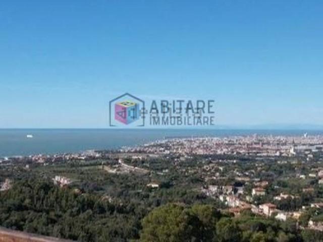 Case e ville in vendita di 240 m² in Via Numa Campi