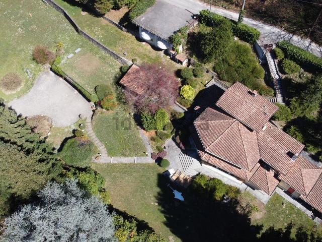 Case e ville in vendita di 240 m² in Via Sorti, 27