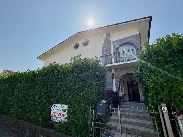Case e ville in vendita di 240 m² in Via Saluzzo, 5