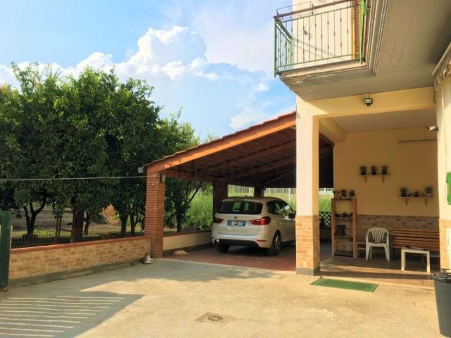 Case e ville in vendita di 240 m² in Via San Massimo, 1