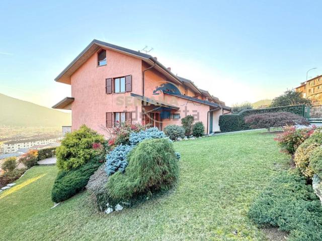 Case e ville in vendita di 240 m² in Via San Faustino