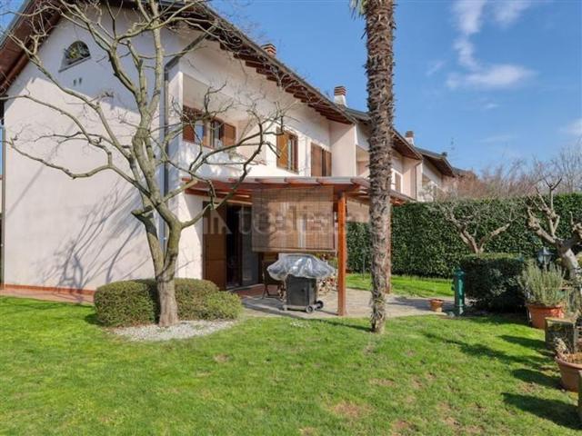 Case e ville in vendita di 240 m² in Via San Francesco
