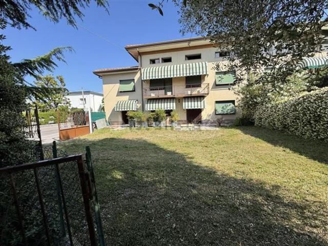 Case e ville in vendita di 240 m² in Via San Giovanni