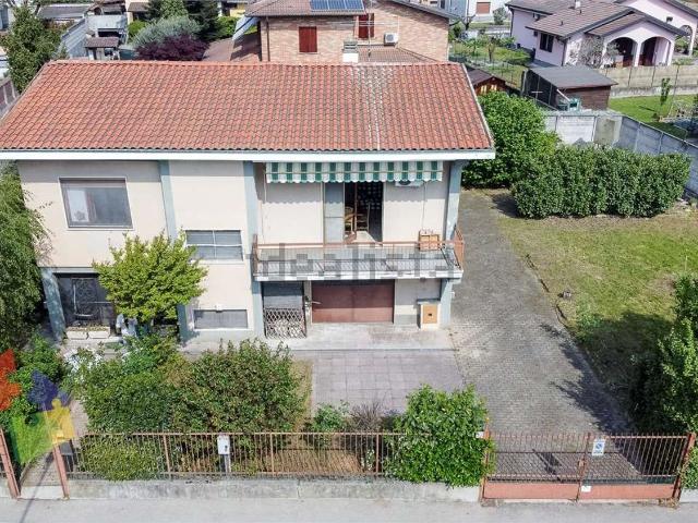 Case e ville in vendita di 240 m² in Via Sant&apos Anna, 1