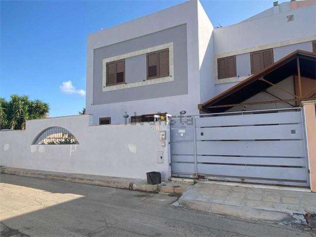 Case e ville in vendita di 240 m² in Via Sant&apos Elia, 1
