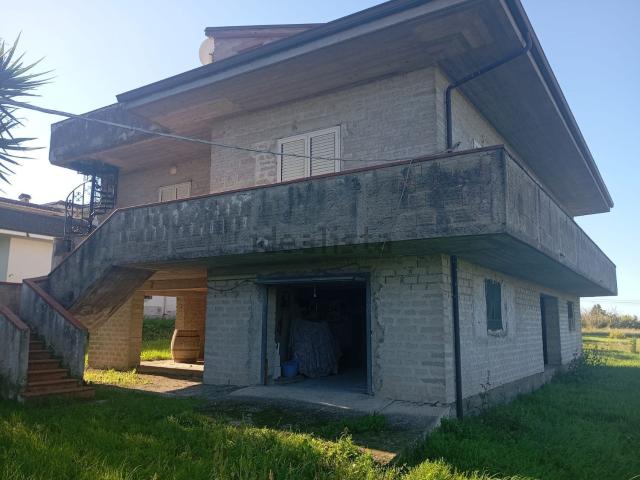 Case e ville in vendita di 240 m² in Via Stradone, 728
