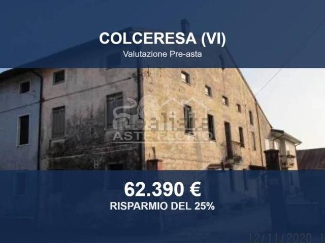 Case e ville in vendita di 240 m² in Via Pozzo, 13