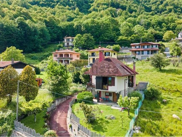 Case e ville in vendita di 240 m² in Via per la Grona, 104