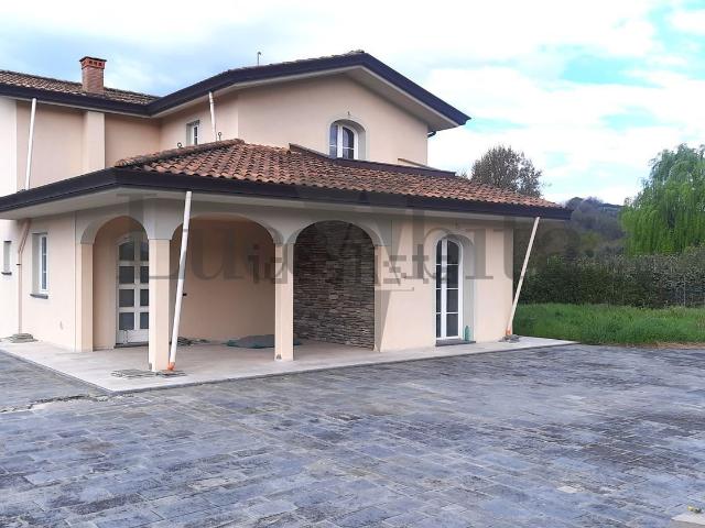 Case e ville in vendita di 240 m² in Via Pesciatina, 874