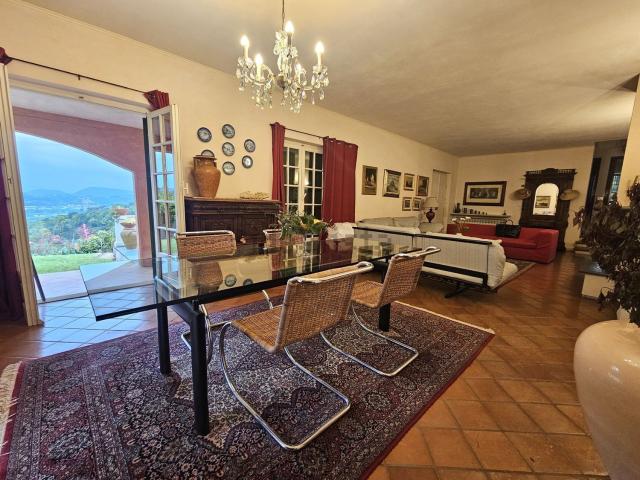 Case e ville in vendita di 240 m² in Via Prulla, 15