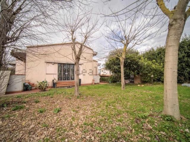 Case e ville in vendita di 240 m² in Via Provinciale Calcesana, 488