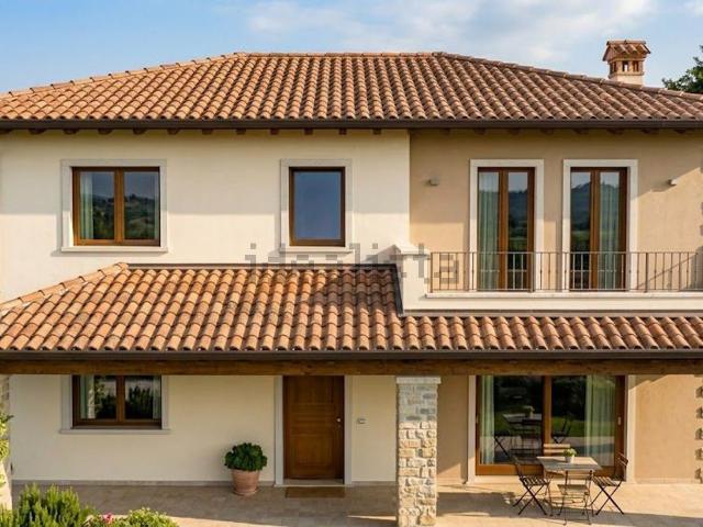 Case e ville in vendita di 240 m² in Via Provinciale Nord