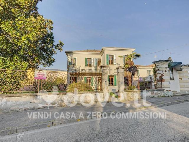 Case e ville in vendita di 240 m² in Via Roma, 31