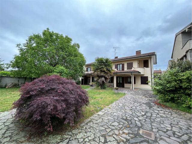 Case e ville in vendita di 240 m² in Via Rosasco, 10