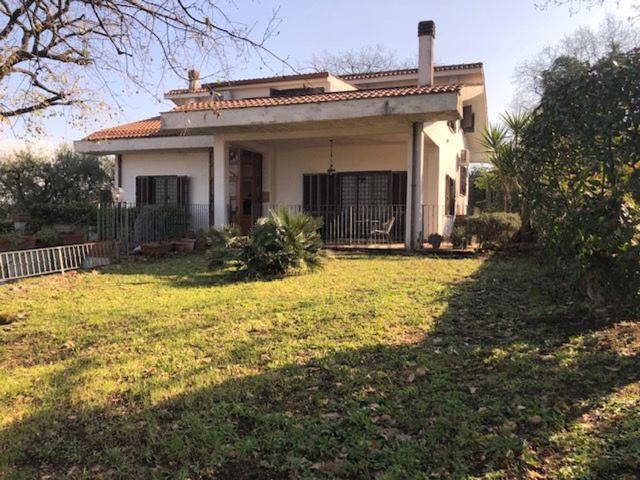 Case e ville in vendita di 240 m² in Via Tito Livio