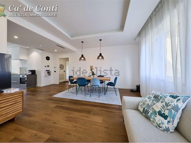 Case e ville in vendita di 240 m² in Via Ugo Foscolo, 5