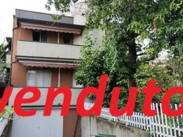 Case e ville in vendita di 240 m² in Via Verdellino, 40