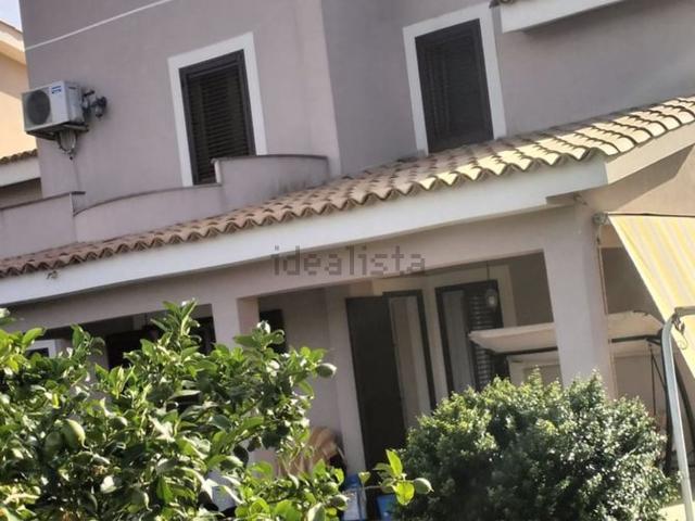 Case e ville in vendita di 240 m² in Via Vitaliano Brancati