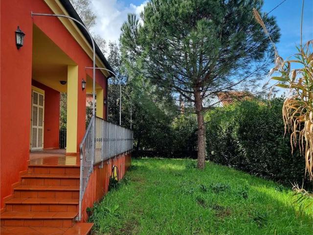 Case e ville in vendita di 240 m² in Viale 25 Aprile, 29