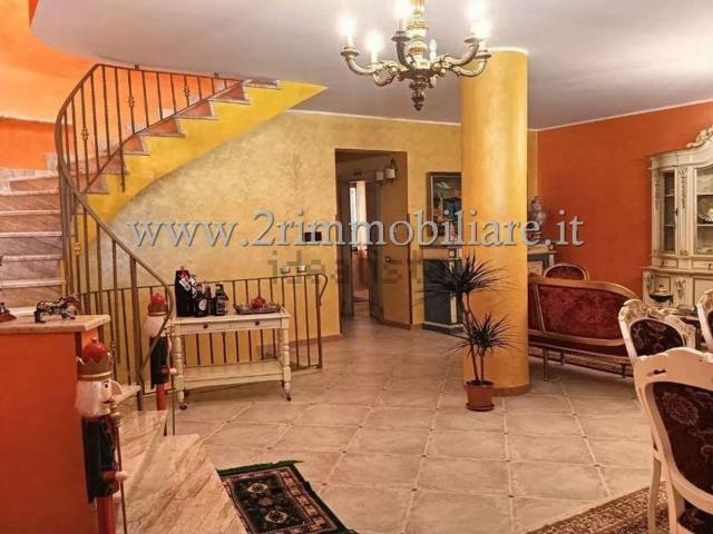 Case e ville in vendita di 240 m² in Viale Africa