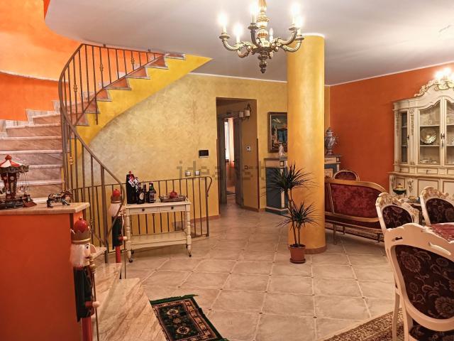 Case e ville in vendita di 240 m² in Viale africa