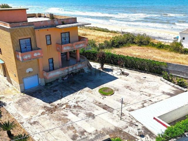 Case e ville in vendita di 240 m² in Viale Augusto
