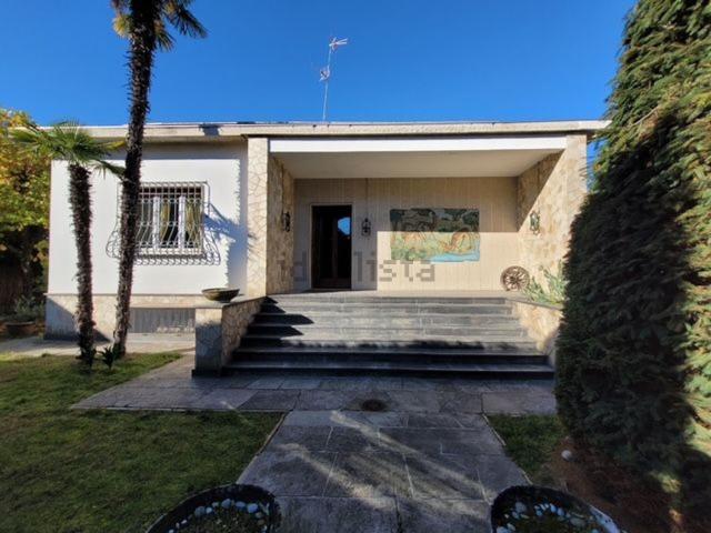 Case e ville in vendita di 240 m² in Viale Beatrice D&apos Este