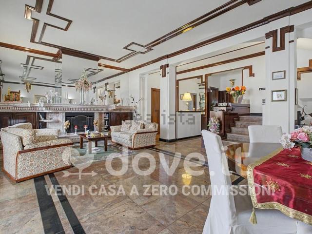 Case e ville in vendita di 240 m² in Viale della Pesca, 26