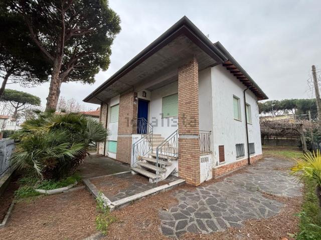 Case e ville in vendita di 240 m² in Viale Marsala