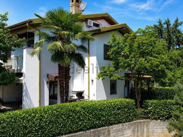 Case e ville in vendita di 240 m² in Viale Piemonte, 6