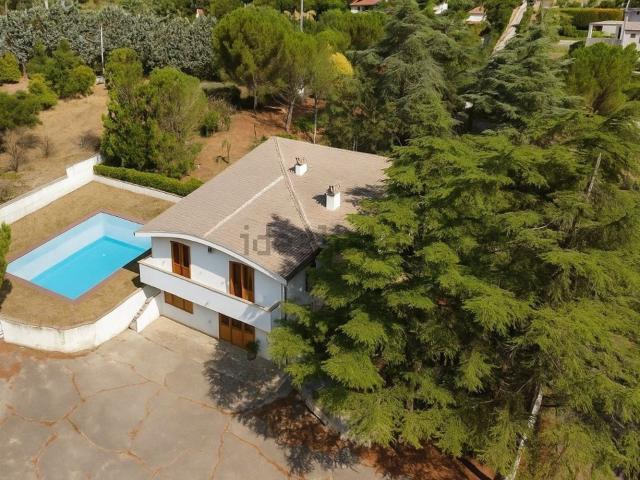 Case e ville in vendita di 240 m² in Contrada Veneri