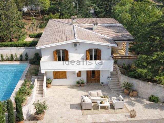Case e ville in vendita di 240 m² in Contrada Veneri