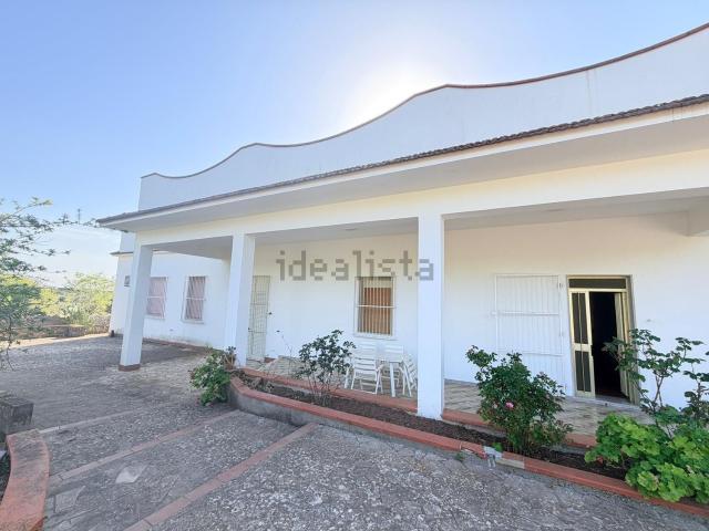 Case e ville in vendita di 240 m² in Contrada Montagna Chiusa Cavalli