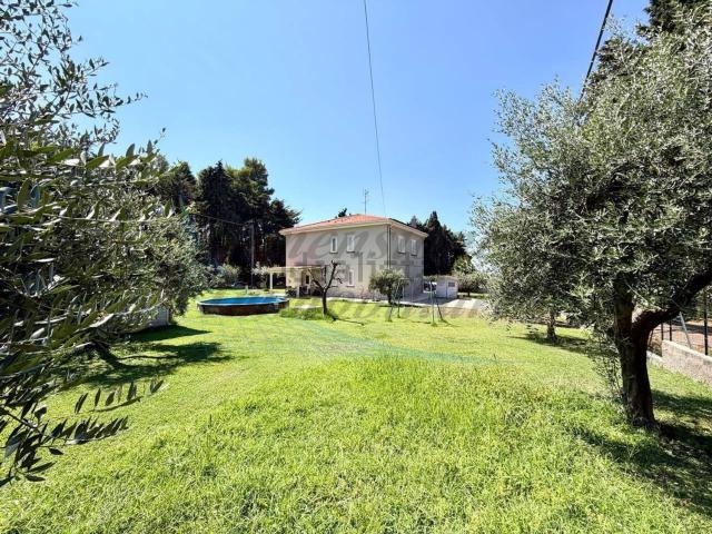 Case e ville in vendita di 240 m² in Località la Maestà