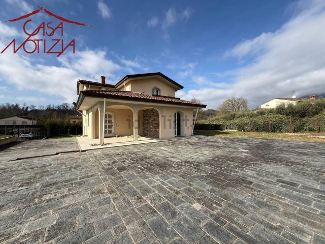 Case e ville in vendita di 240 m² in Strada della Lavandara