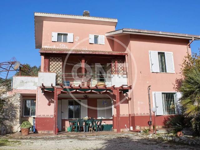 Case e ville in vendita di 240 m² in Strada Statale 127 Settentrionale Sarda