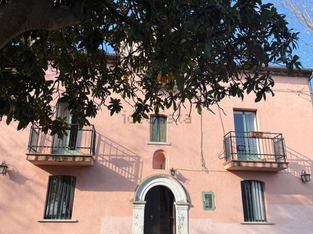 Case e ville in vendita di 240 m² in Strada Provinciale 81